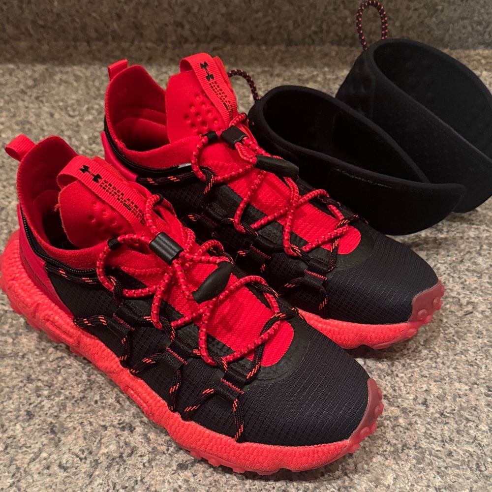 NWOT Under Armour Mens HOVR Fat Tire Red and Black Convertible Sneakers EU41/US8